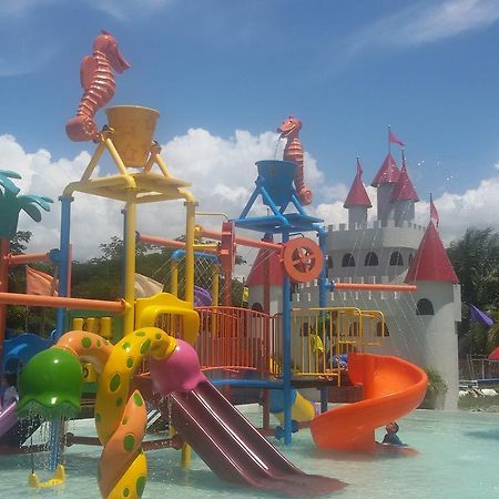 Hotel Gazebo Pools And Restaurant Cabadbaran Esterno foto