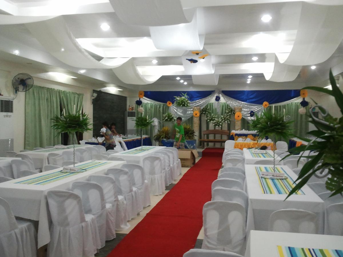 Hotel Gazebo Pools And Restaurant Cabadbaran Esterno foto