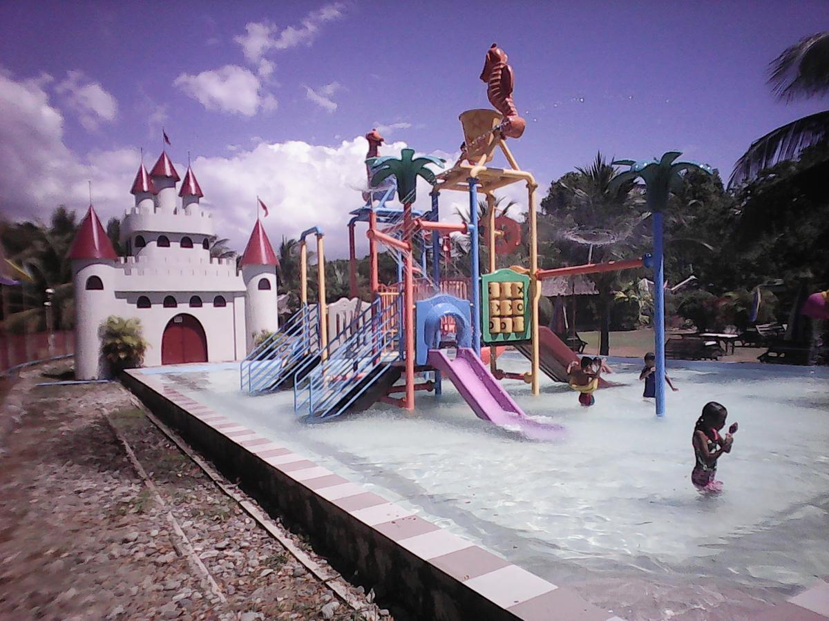Hotel Gazebo Pools And Restaurant Cabadbaran Esterno foto