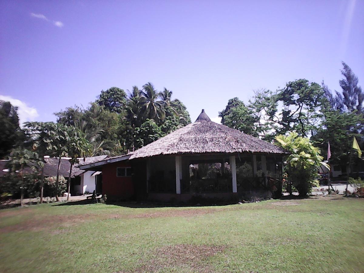 Hotel Gazebo Pools And Restaurant Cabadbaran Esterno foto