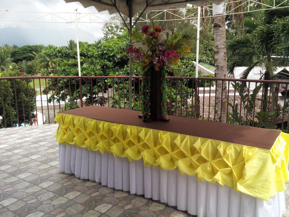 Hotel Gazebo Pools And Restaurant Cabadbaran Esterno foto