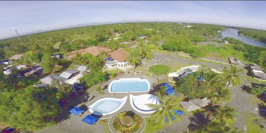Hotel Gazebo Pools And Restaurant Cabadbaran Esterno foto